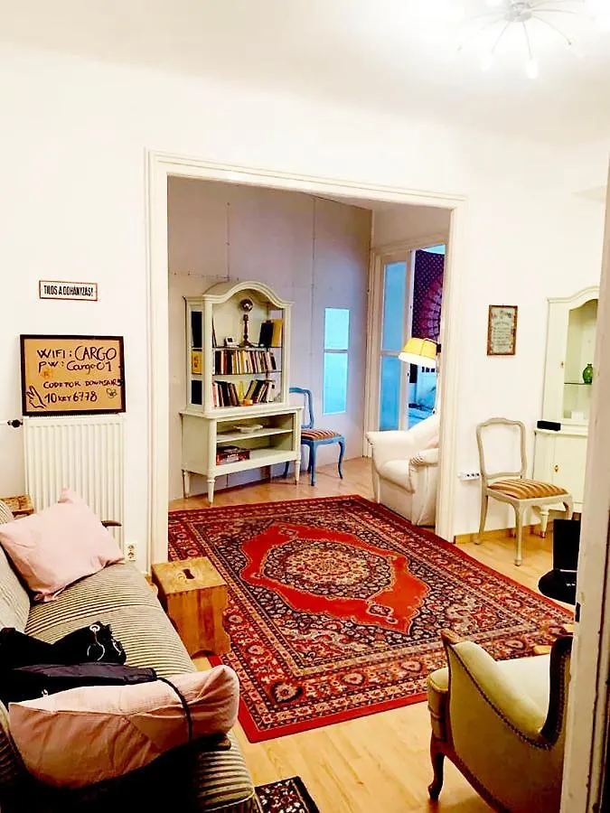 Cargo Rooms And Apartment Budapest